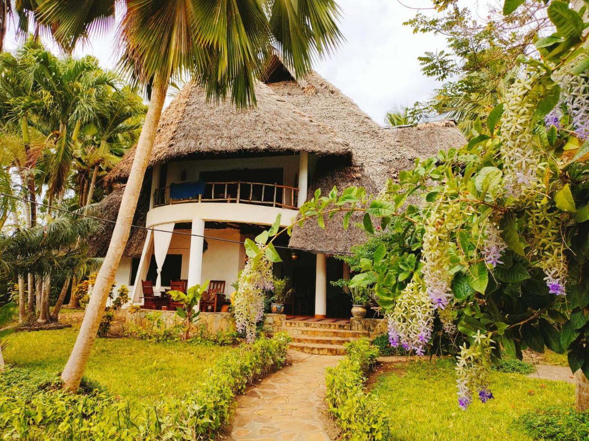 Upani In Diani Panzió Diani Beach Kültér fotó