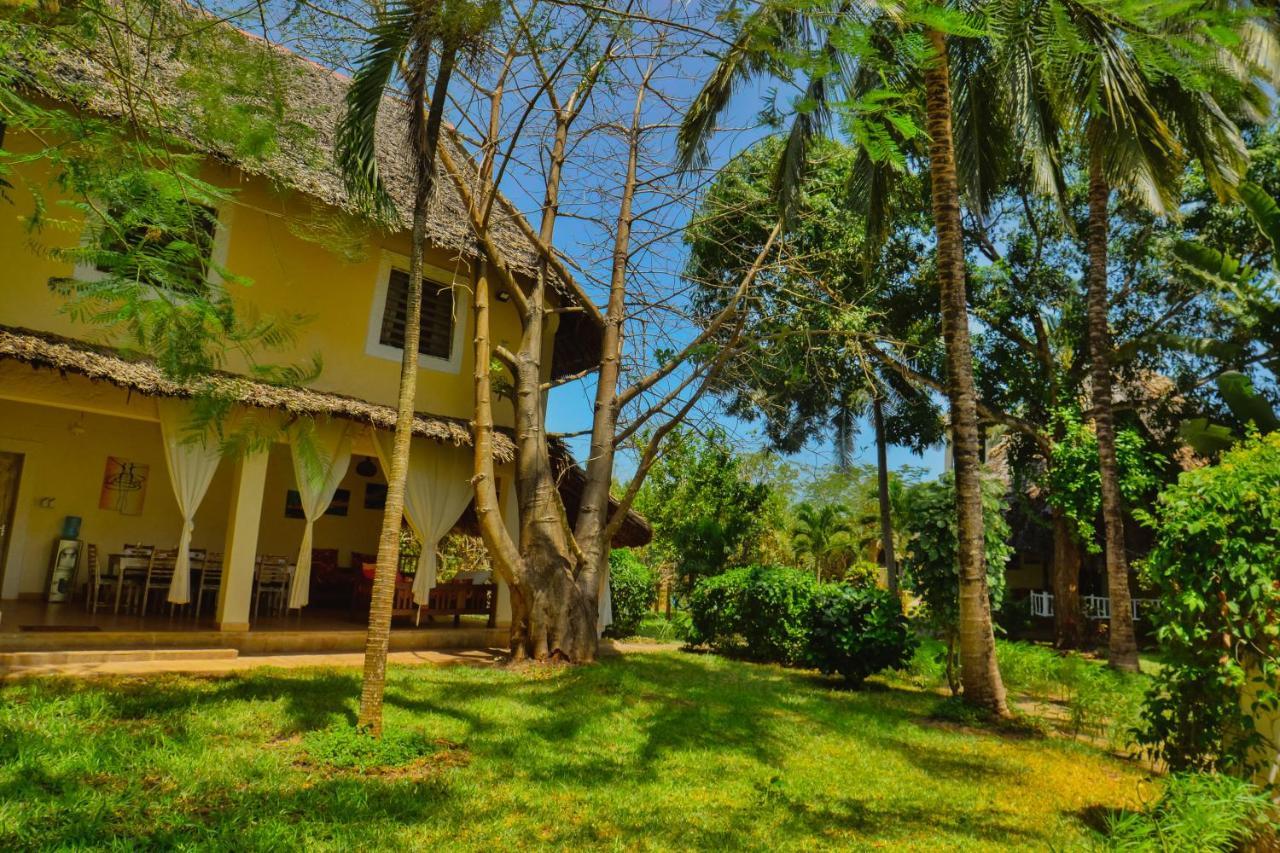 Upani In Diani Panzió Diani Beach Kültér fotó