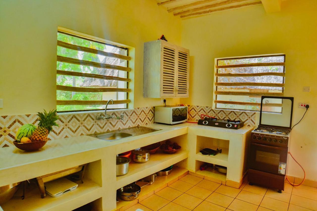 Upani In Diani Panzió Diani Beach Kültér fotó