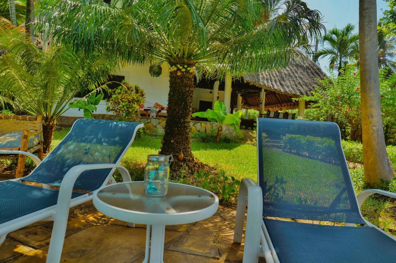 Upani In Diani Panzió Diani Beach Kültér fotó