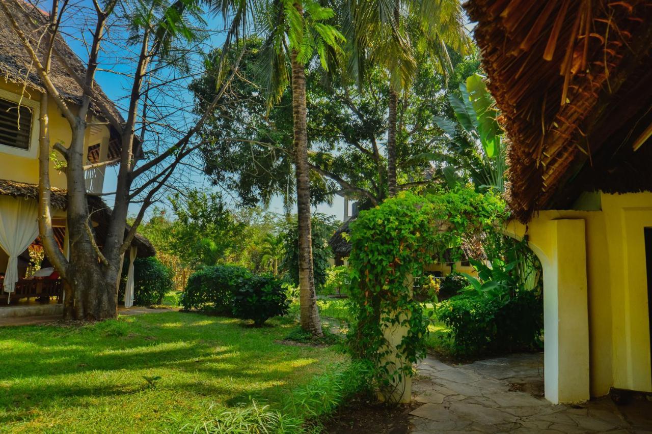 Upani In Diani Panzió Diani Beach Kültér fotó